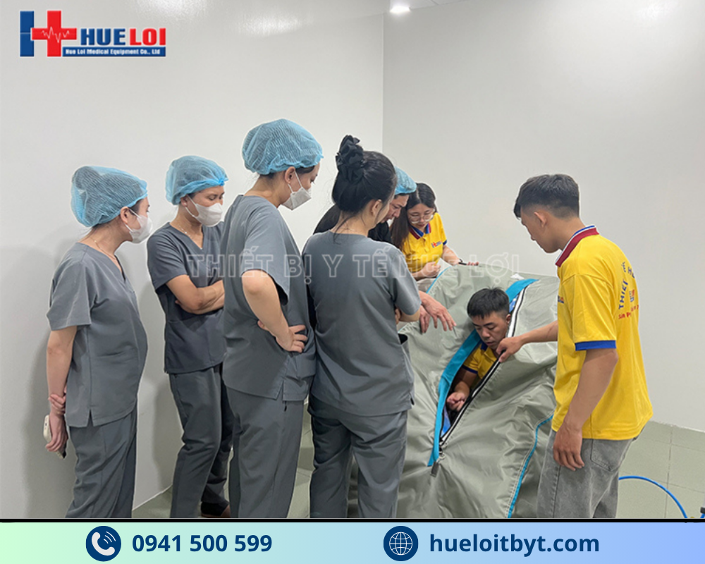 Huê Lợi bàn giao buồng oxy cao áp