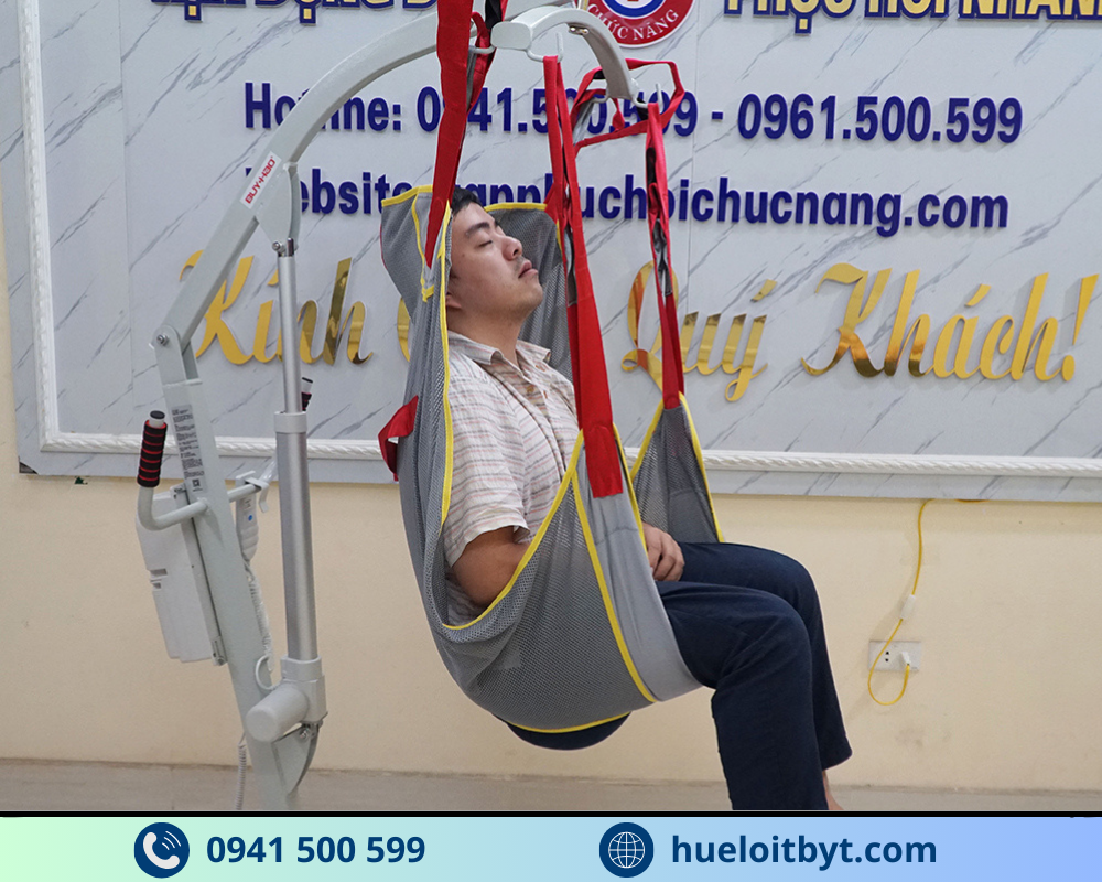 XE CẨU NÂNG HẠ VÀ DI CHUYỂN BỆNH NHÂN BẰNG ĐIỆN