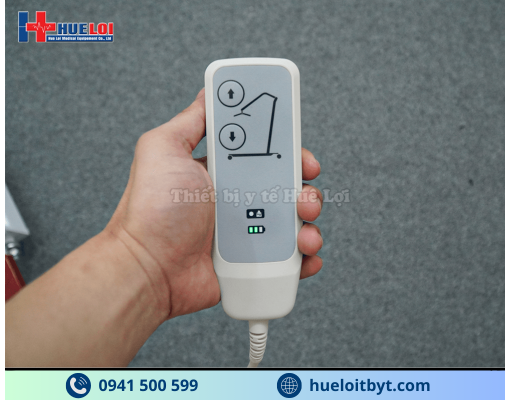 XE CẨU NÂNG HẠ VÀ DI CHUYỂN BỆNH NHÂN BẰNG ĐIỆN