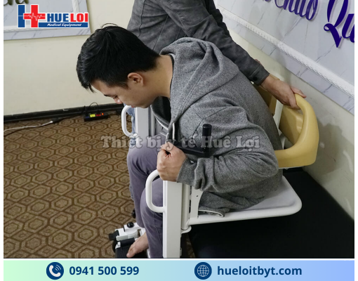 XE LĂN NÂNG HẠ BẰNG TAY QUAY ĐA NĂNG